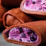 cokoladni-zvitek-s-skuto-in-cesnjami-recept-iz-testa-za.webp.webp